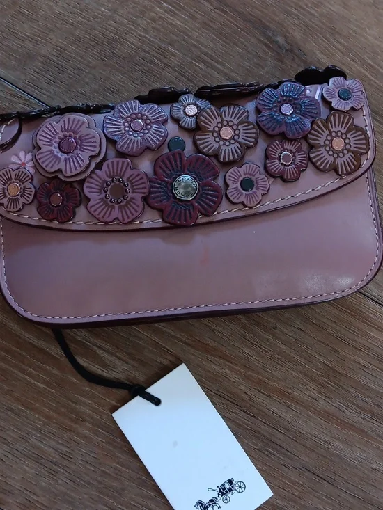 Coach Dusty Rose Tea Rose Clutch With Handtag - Picture 2 of 16
